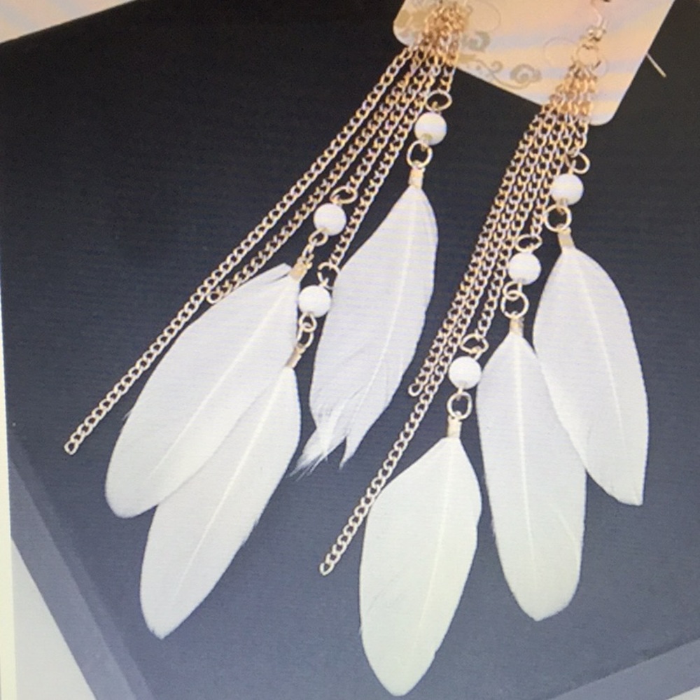 🆕 EARRING - WHITE